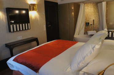  В июне месяце , мы оснастили комнаты  в отеле «Глоб» в Париже.