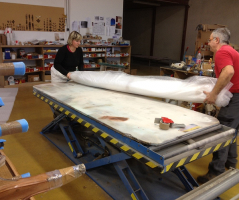 Jean Philippe and Caro wrapping goods before the shipment.
